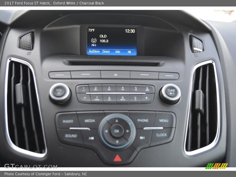 Oxford White / Charcoal Black 2017 Ford Focus ST Hatch