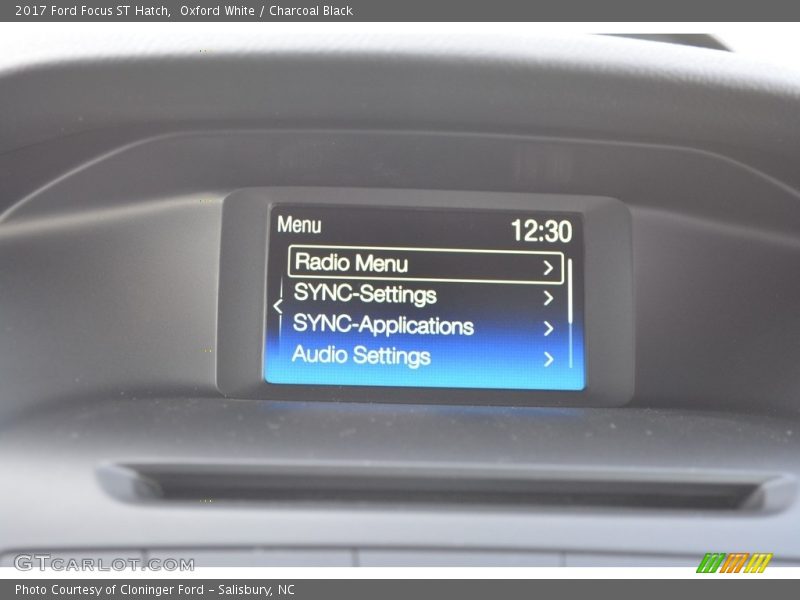 Oxford White / Charcoal Black 2017 Ford Focus ST Hatch