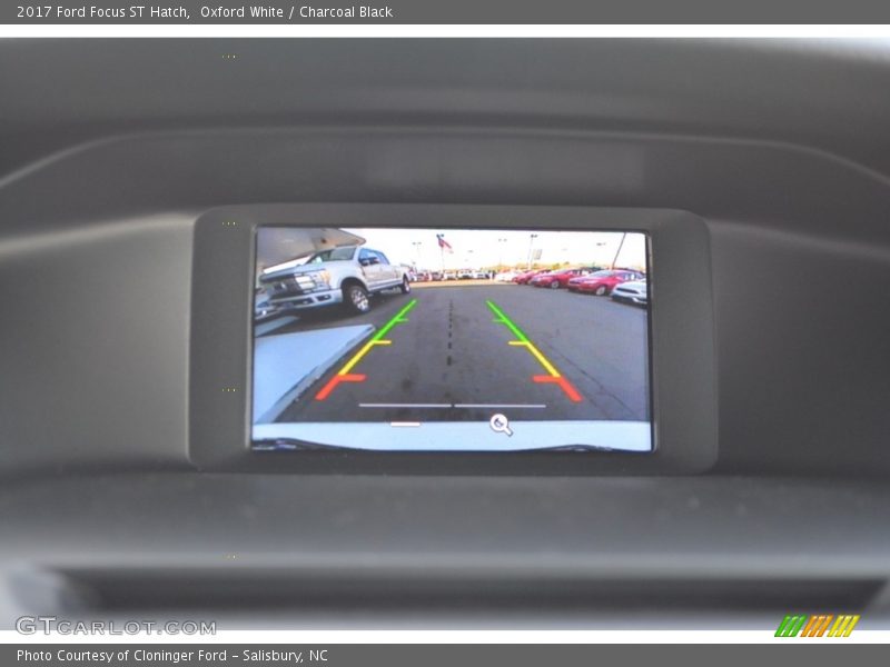 Oxford White / Charcoal Black 2017 Ford Focus ST Hatch