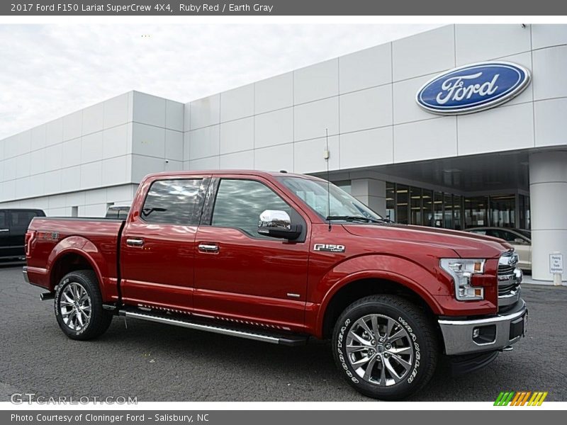 Front 3/4 View of 2017 F150 Lariat SuperCrew 4X4
