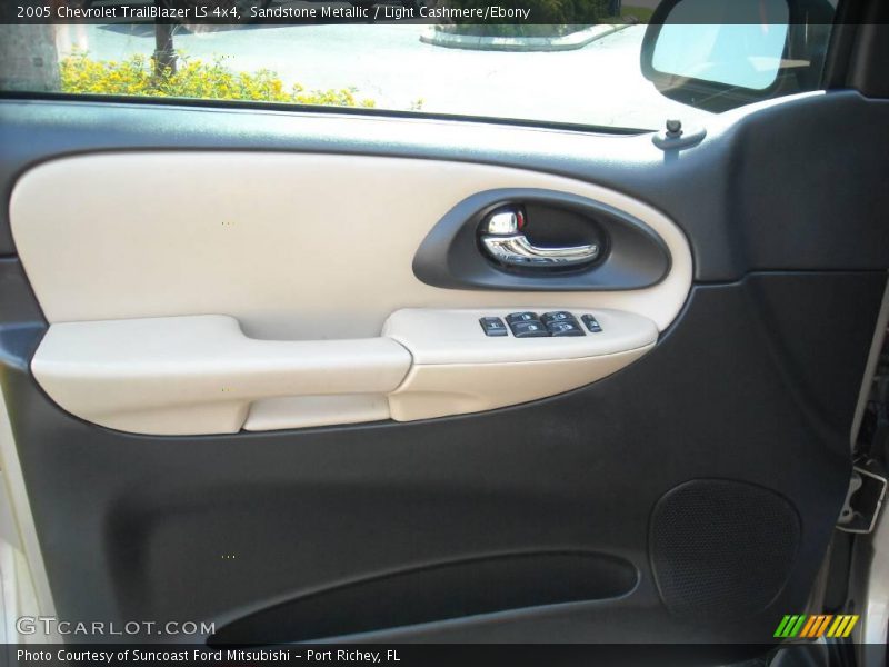 Sandstone Metallic / Light Cashmere/Ebony 2005 Chevrolet TrailBlazer LS 4x4