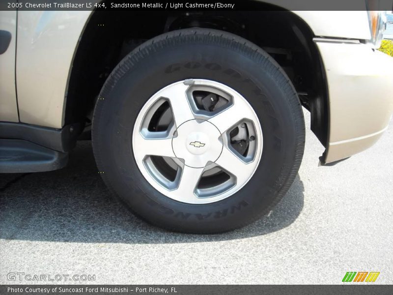 Sandstone Metallic / Light Cashmere/Ebony 2005 Chevrolet TrailBlazer LS 4x4