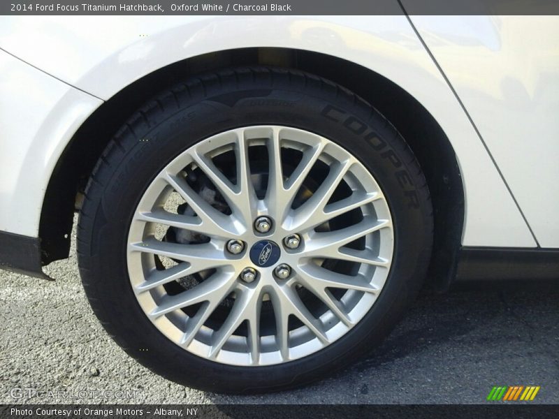 Oxford White / Charcoal Black 2014 Ford Focus Titanium Hatchback