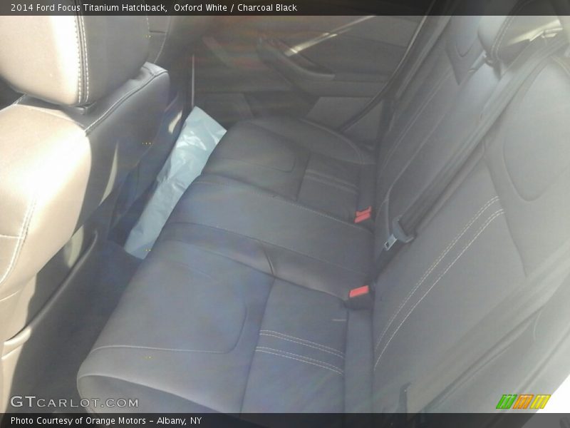 Oxford White / Charcoal Black 2014 Ford Focus Titanium Hatchback