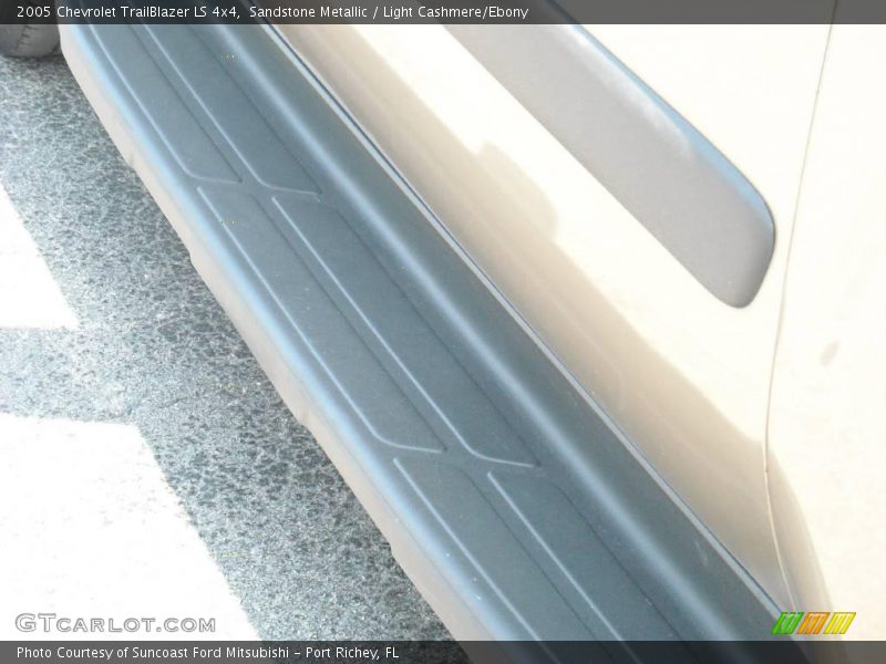 Sandstone Metallic / Light Cashmere/Ebony 2005 Chevrolet TrailBlazer LS 4x4