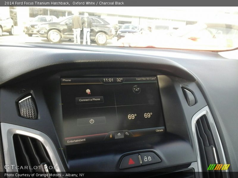 Oxford White / Charcoal Black 2014 Ford Focus Titanium Hatchback