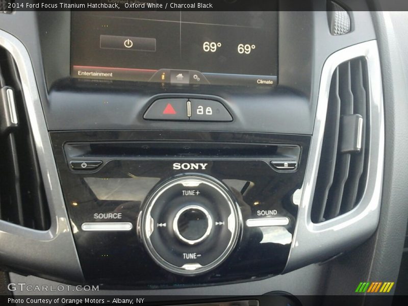 Oxford White / Charcoal Black 2014 Ford Focus Titanium Hatchback