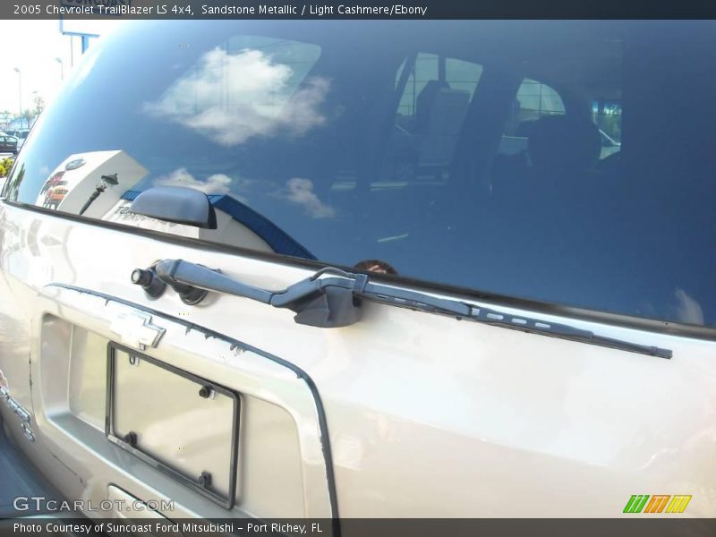 Sandstone Metallic / Light Cashmere/Ebony 2005 Chevrolet TrailBlazer LS 4x4