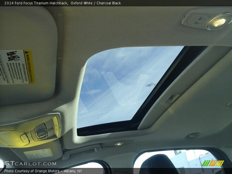 Oxford White / Charcoal Black 2014 Ford Focus Titanium Hatchback