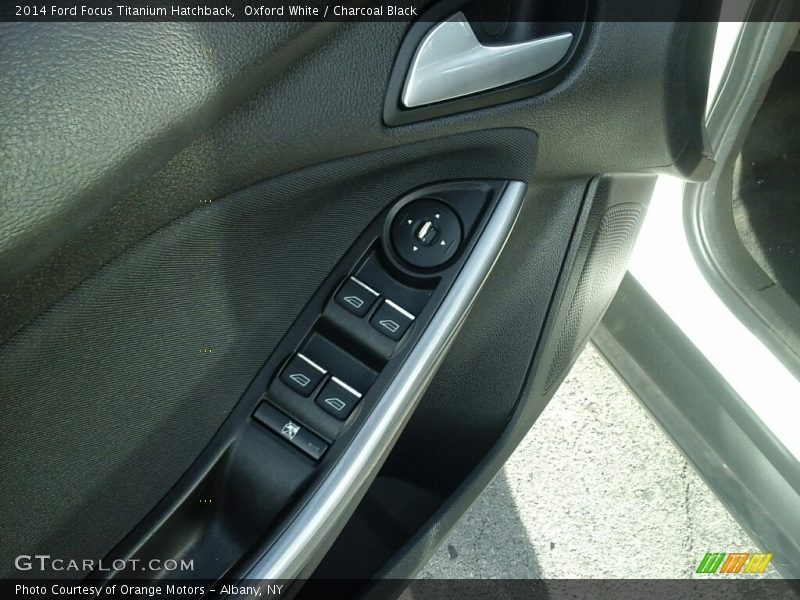 Oxford White / Charcoal Black 2014 Ford Focus Titanium Hatchback