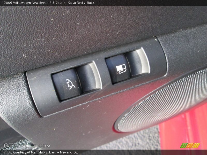 Salsa Red / Black 2006 Volkswagen New Beetle 2.5 Coupe