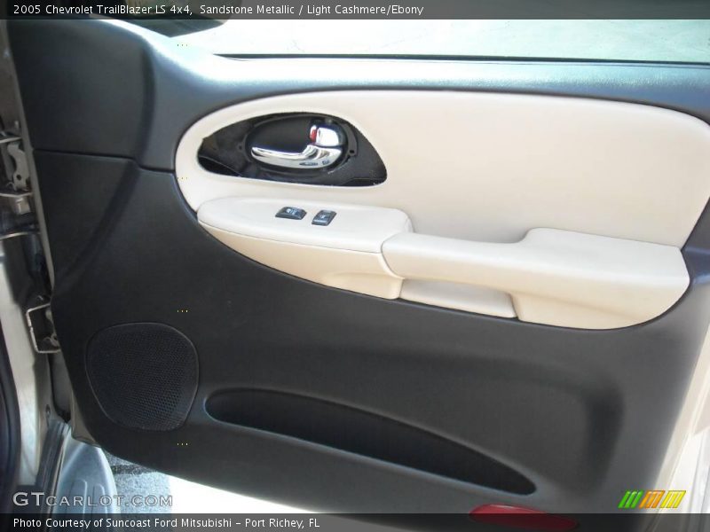 Sandstone Metallic / Light Cashmere/Ebony 2005 Chevrolet TrailBlazer LS 4x4