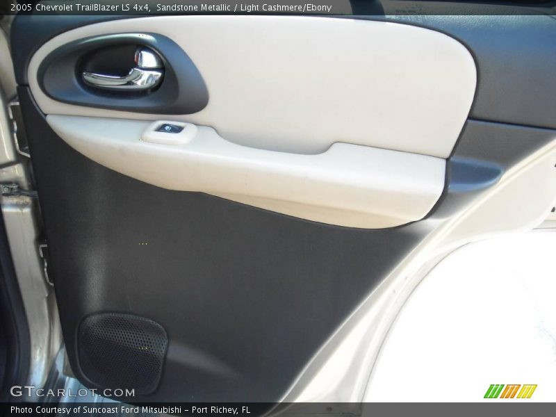 Sandstone Metallic / Light Cashmere/Ebony 2005 Chevrolet TrailBlazer LS 4x4