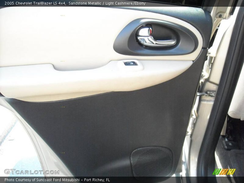 Sandstone Metallic / Light Cashmere/Ebony 2005 Chevrolet TrailBlazer LS 4x4