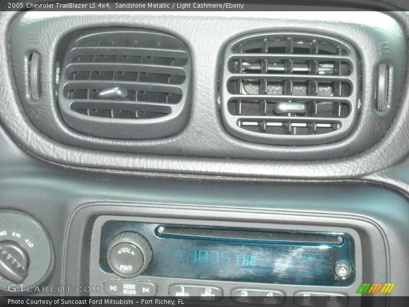 Sandstone Metallic / Light Cashmere/Ebony 2005 Chevrolet TrailBlazer LS 4x4