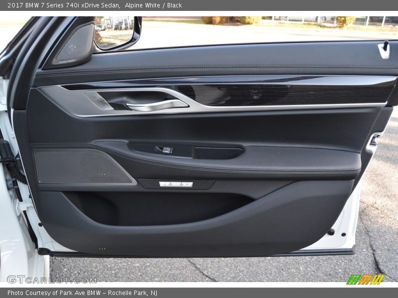 Door Panel of 2017 7 Series 740i xDrive Sedan