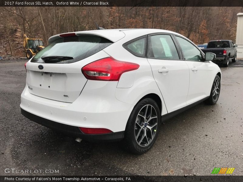 Oxford White / Charcoal Black 2017 Ford Focus SEL Hatch