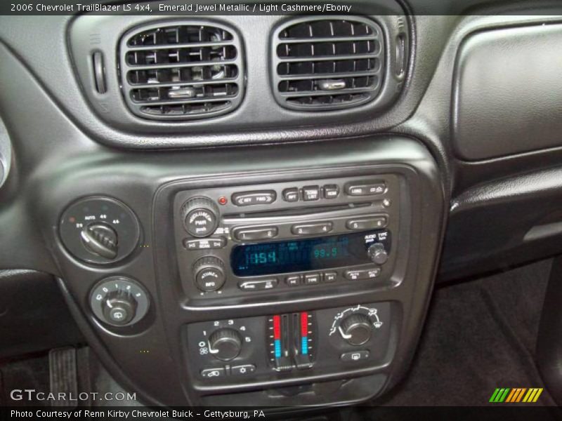 Emerald Jewel Metallic / Light Cashmere/Ebony 2006 Chevrolet TrailBlazer LS 4x4