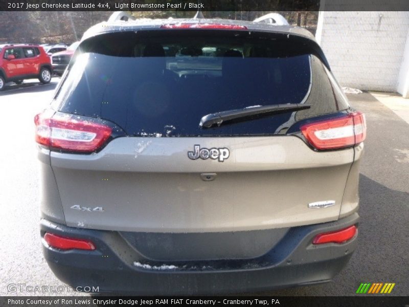 Light Brownstone Pearl / Black 2017 Jeep Cherokee Latitude 4x4