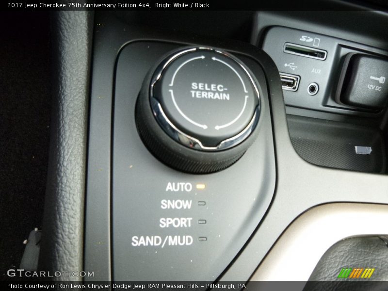Bright White / Black 2017 Jeep Cherokee 75th Anniversary Edition 4x4