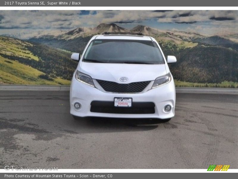 Super White / Black 2017 Toyota Sienna SE