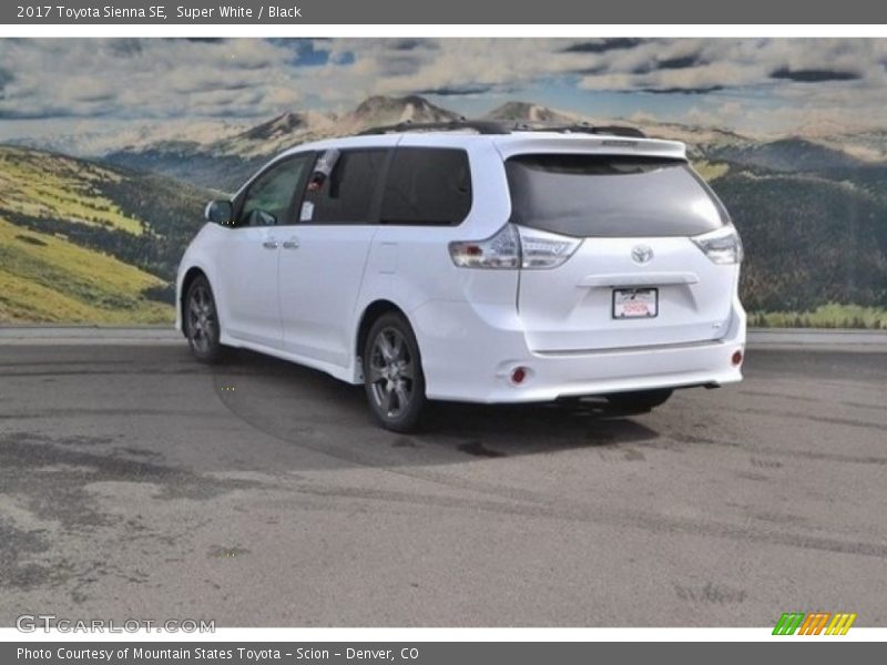 Super White / Black 2017 Toyota Sienna SE