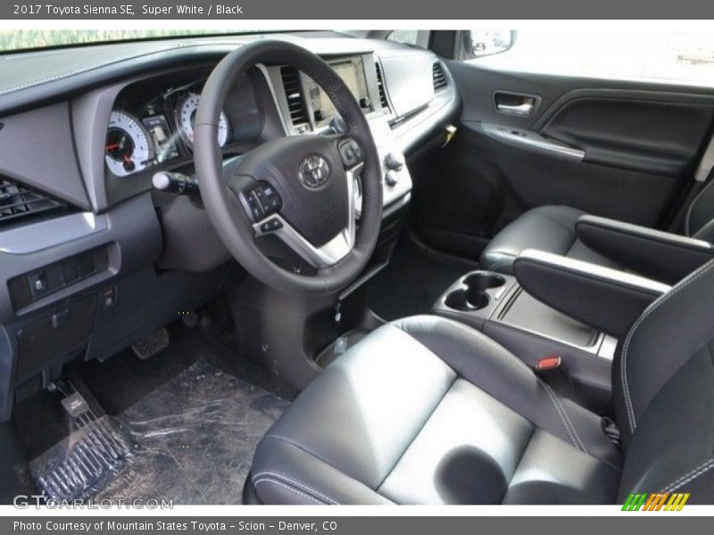 Super White / Black 2017 Toyota Sienna SE