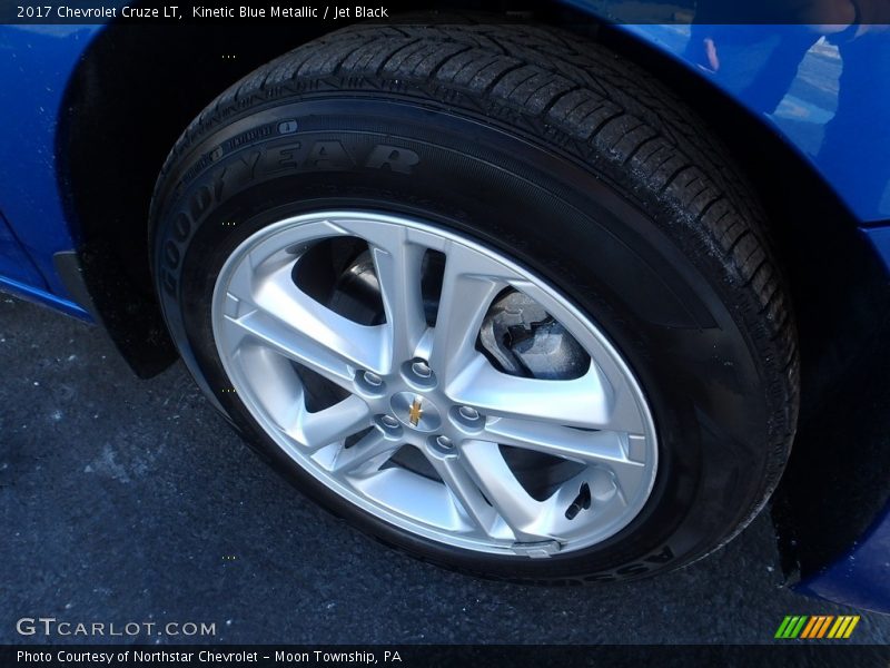Kinetic Blue Metallic / Jet Black 2017 Chevrolet Cruze LT