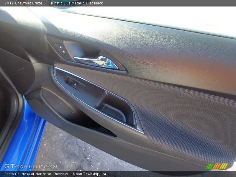 Kinetic Blue Metallic / Jet Black 2017 Chevrolet Cruze LT