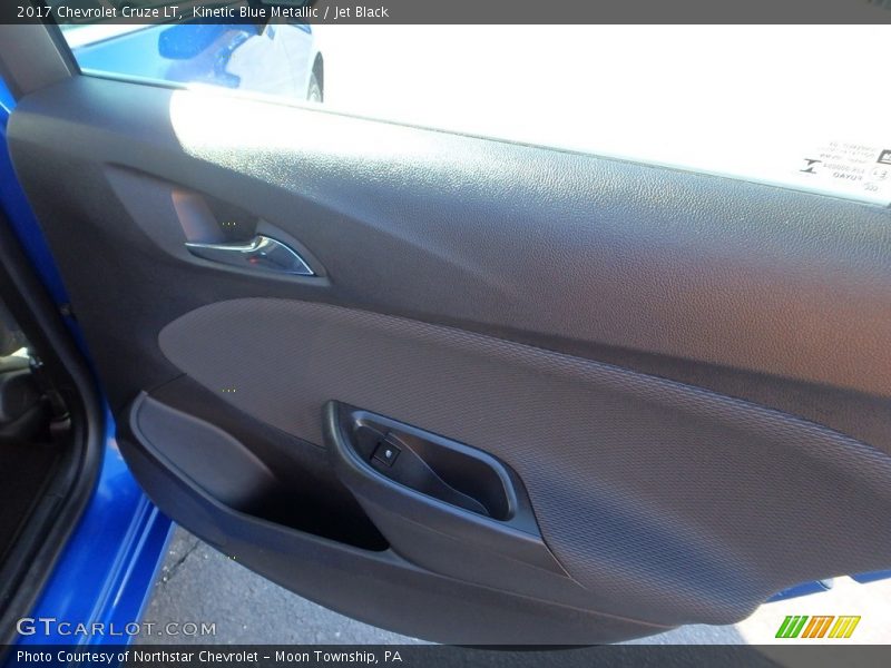 Kinetic Blue Metallic / Jet Black 2017 Chevrolet Cruze LT