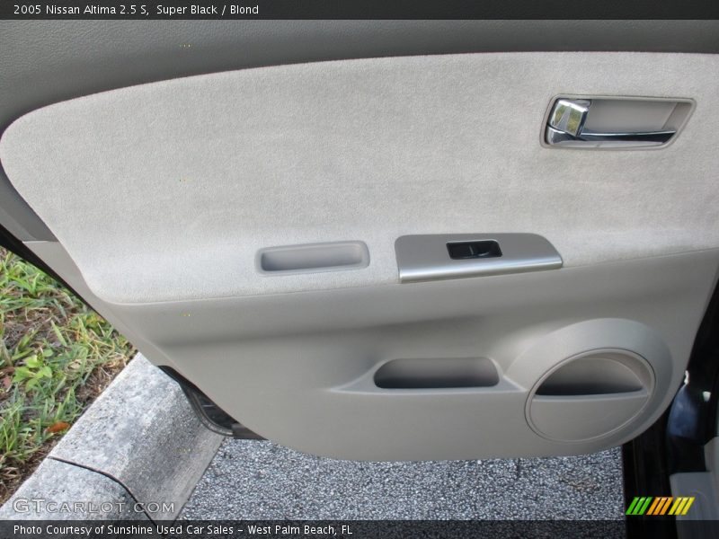 Super Black / Blond 2005 Nissan Altima 2.5 S