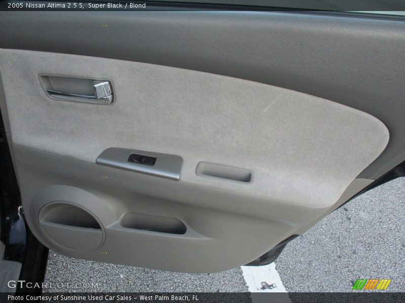 Super Black / Blond 2005 Nissan Altima 2.5 S