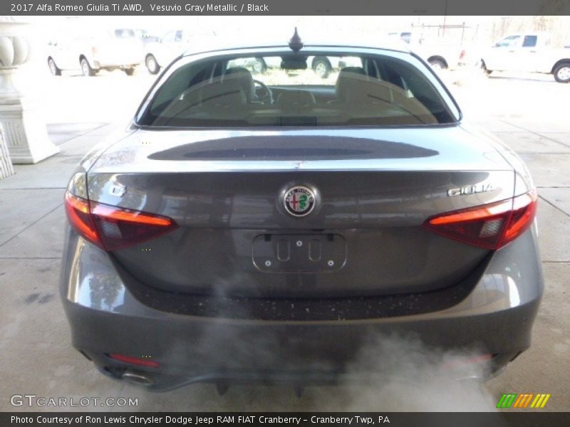 Vesuvio Gray Metallic / Black 2017 Alfa Romeo Giulia Ti AWD