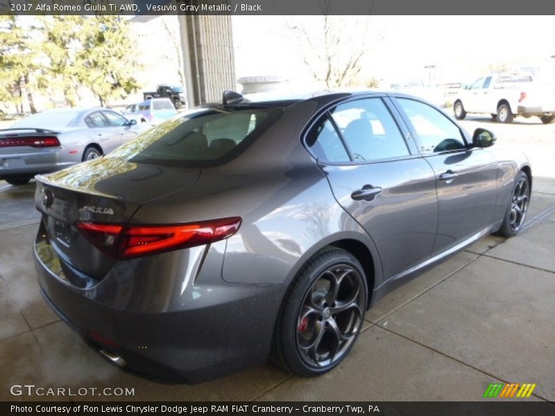 Vesuvio Gray Metallic / Black 2017 Alfa Romeo Giulia Ti AWD