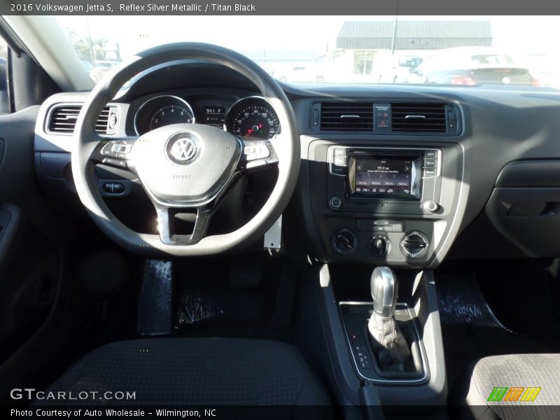 Reflex Silver Metallic / Titan Black 2016 Volkswagen Jetta S