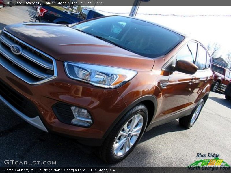 Canyon Ridge / Medium Light Stone 2017 Ford Escape SE