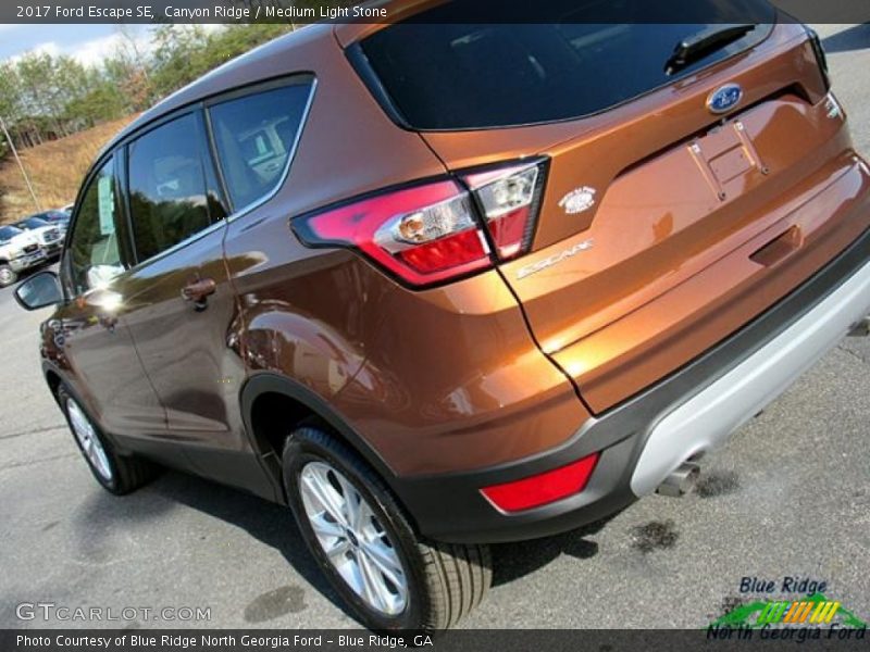 Canyon Ridge / Medium Light Stone 2017 Ford Escape SE