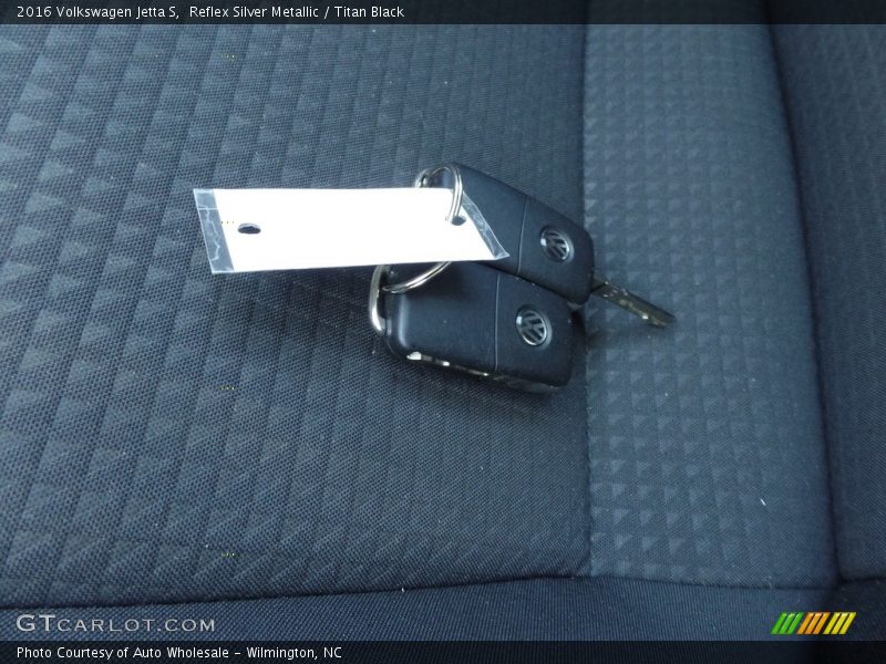 Reflex Silver Metallic / Titan Black 2016 Volkswagen Jetta S