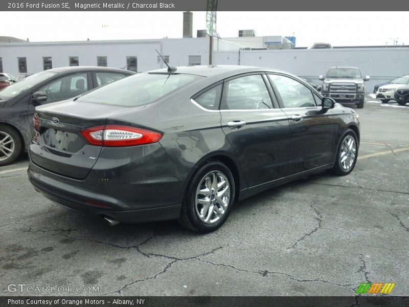 Magnetic Metallic / Charcoal Black 2016 Ford Fusion SE