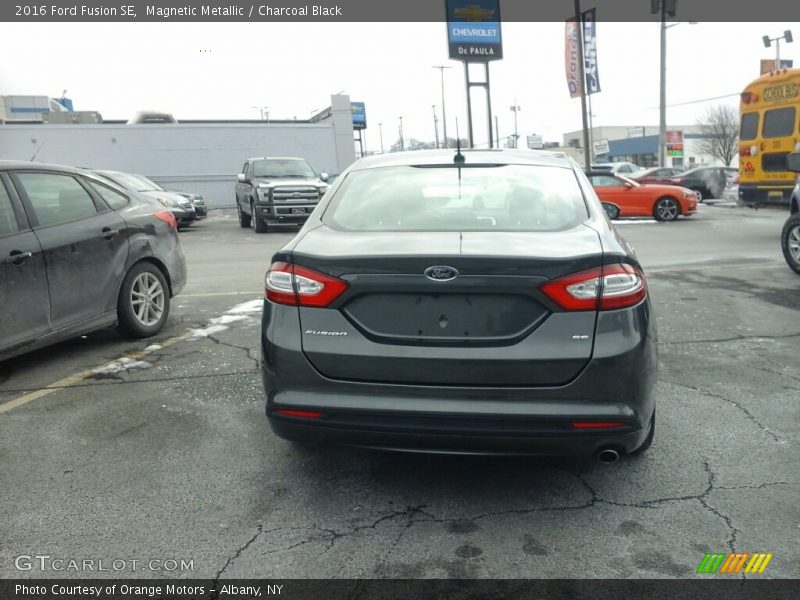 Magnetic Metallic / Charcoal Black 2016 Ford Fusion SE