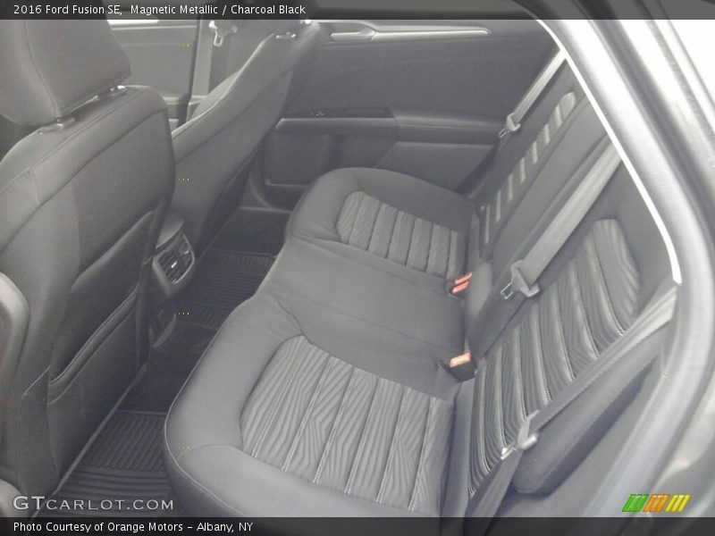 Magnetic Metallic / Charcoal Black 2016 Ford Fusion SE