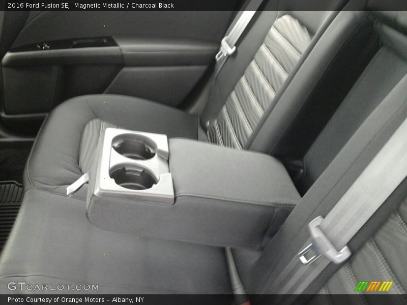 Magnetic Metallic / Charcoal Black 2016 Ford Fusion SE