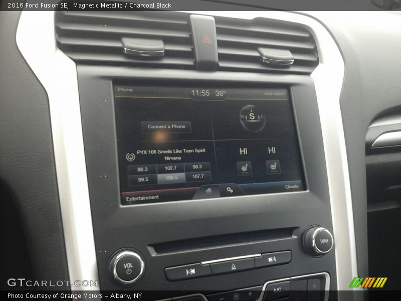 Magnetic Metallic / Charcoal Black 2016 Ford Fusion SE