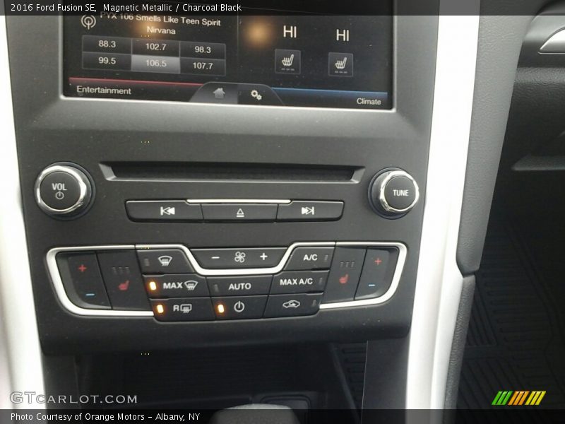 Magnetic Metallic / Charcoal Black 2016 Ford Fusion SE