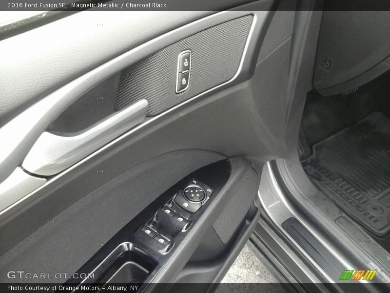 Magnetic Metallic / Charcoal Black 2016 Ford Fusion SE