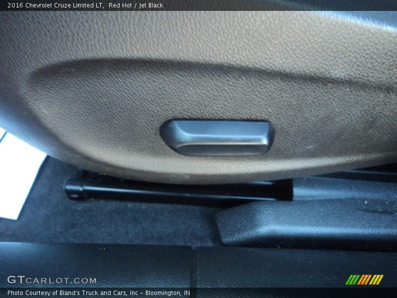 Red Hot / Jet Black 2016 Chevrolet Cruze Limited LT