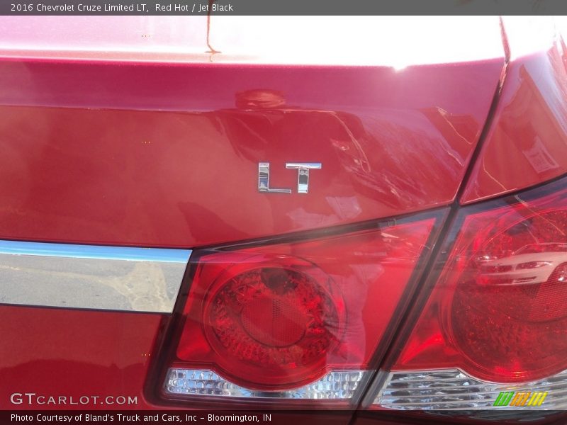 Red Hot / Jet Black 2016 Chevrolet Cruze Limited LT
