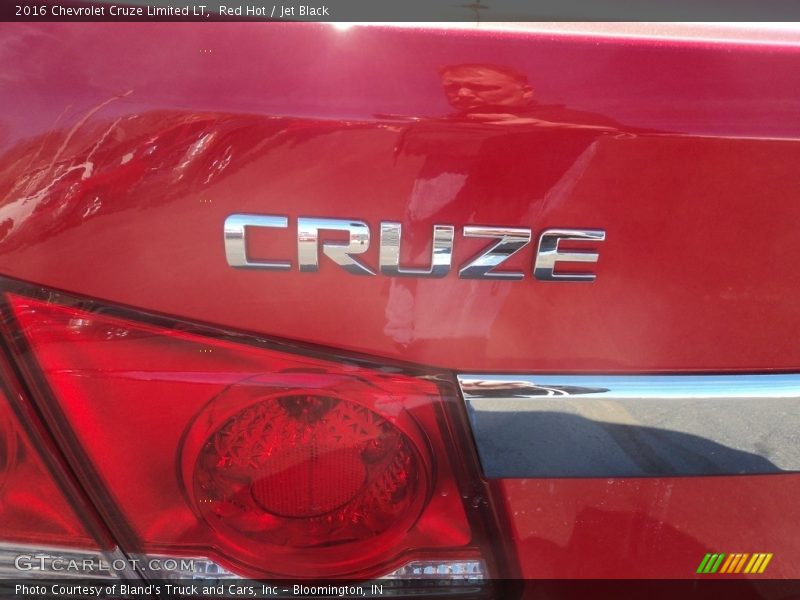 Red Hot / Jet Black 2016 Chevrolet Cruze Limited LT