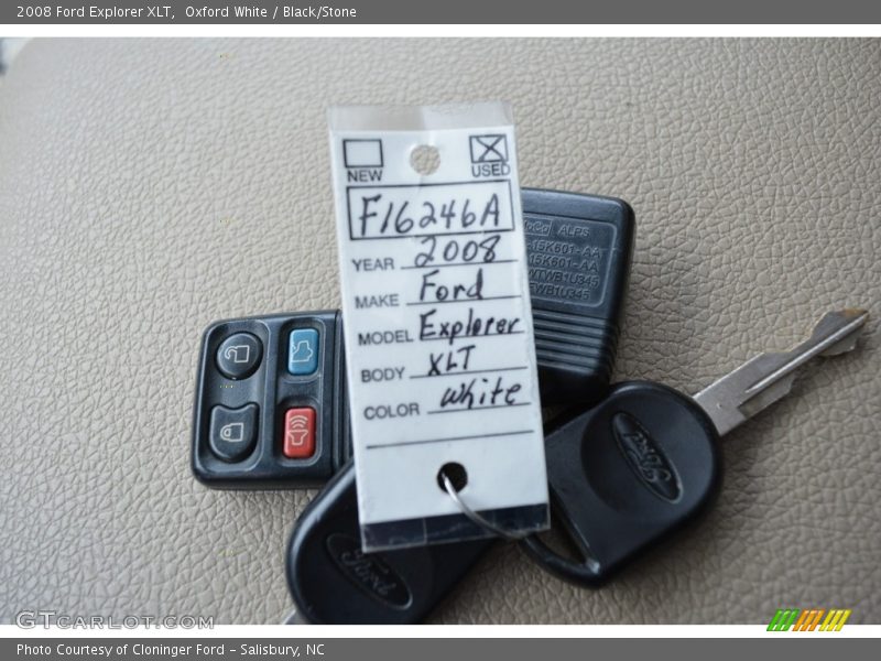 Oxford White / Black/Stone 2008 Ford Explorer XLT