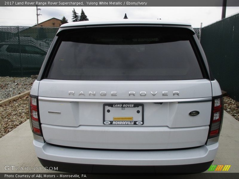Yulong White Metallic / Ebony/Ivory 2017 Land Rover Range Rover Supercharged